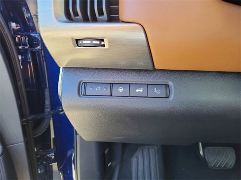 Used 2023 Nissan Pathfinder Platinum image 15