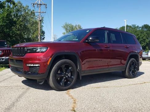 Used 2025 Jeep Grand Cherokee L Limited w/ Luxury Tech Group II AWD/4WD image 8