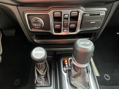 Used 2021 Jeep Wrangler Unlimited Sahara AWD/4WD image 15