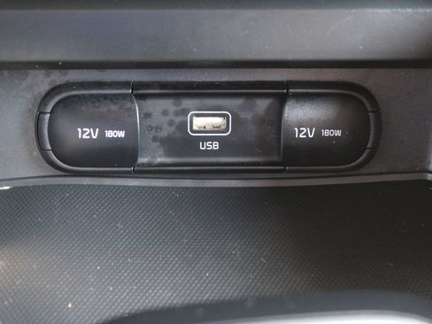 Certified 2025 Kia Soul LX w/ LX Technology Package FWD image 33