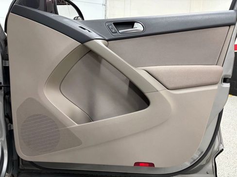 Used 2011 Volkswagen Tiguan S image 30