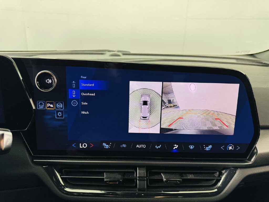 Used 2024 Chevrolet Equinox EV RS FWD image 15