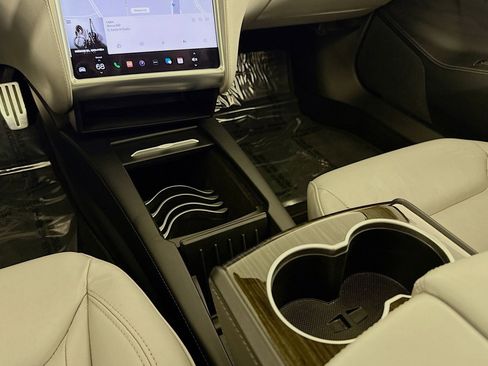 Used 2016 Tesla Model S P90D image 5