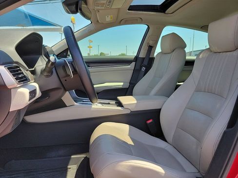 Used 2019 Honda Accord Touring image 11