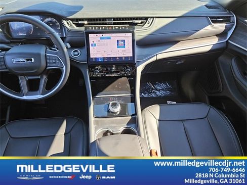 New 2025 Jeep Grand Cherokee Limited w/ Black Appearance Package image 10