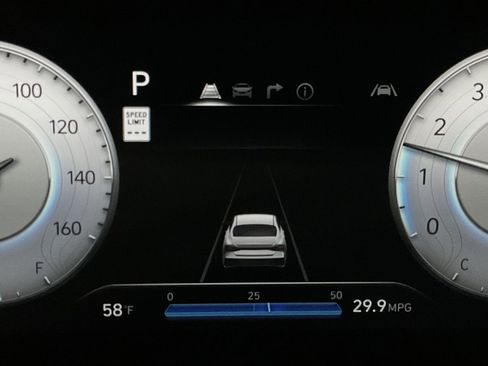 Used 2024 Hyundai Elantra Limited image 12