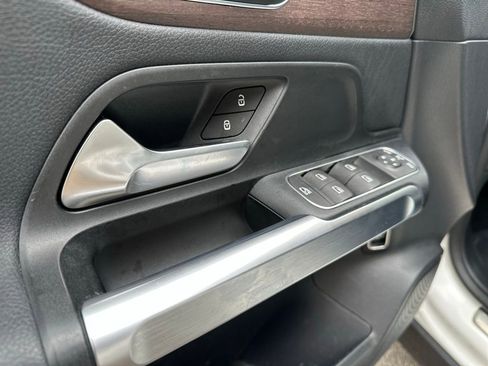Used 2023 Mercedes-Benz EQB 250+ image 39