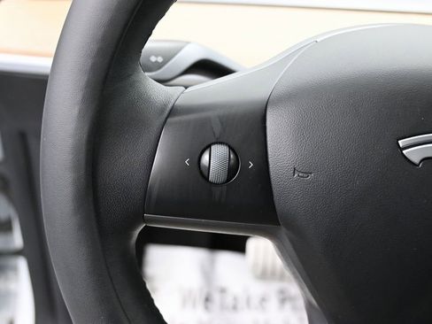 Used 2022 Tesla Model Y Performance image 18