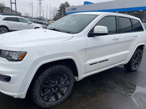 Used 2021 Jeep Grand Cherokee Laredo X image 1