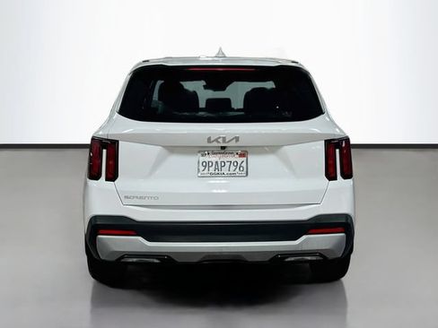 Certified 2024 Kia Sorento LX FWD image 6