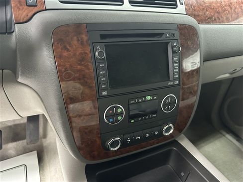 Used 2008 Chevrolet Suburban LT AWD/4WD image 26