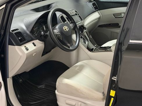 Used 2012 Toyota Venza LE FWD image 7