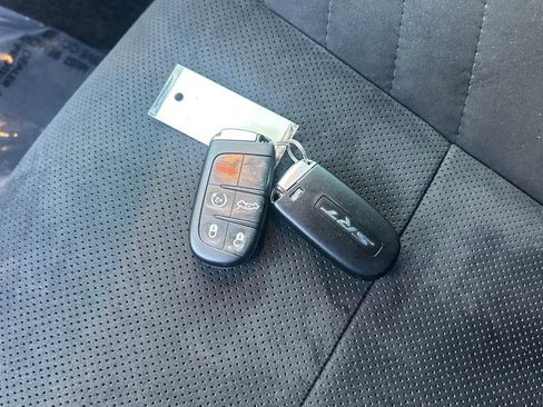 Used 2015 Dodge Challenger SRT image 41