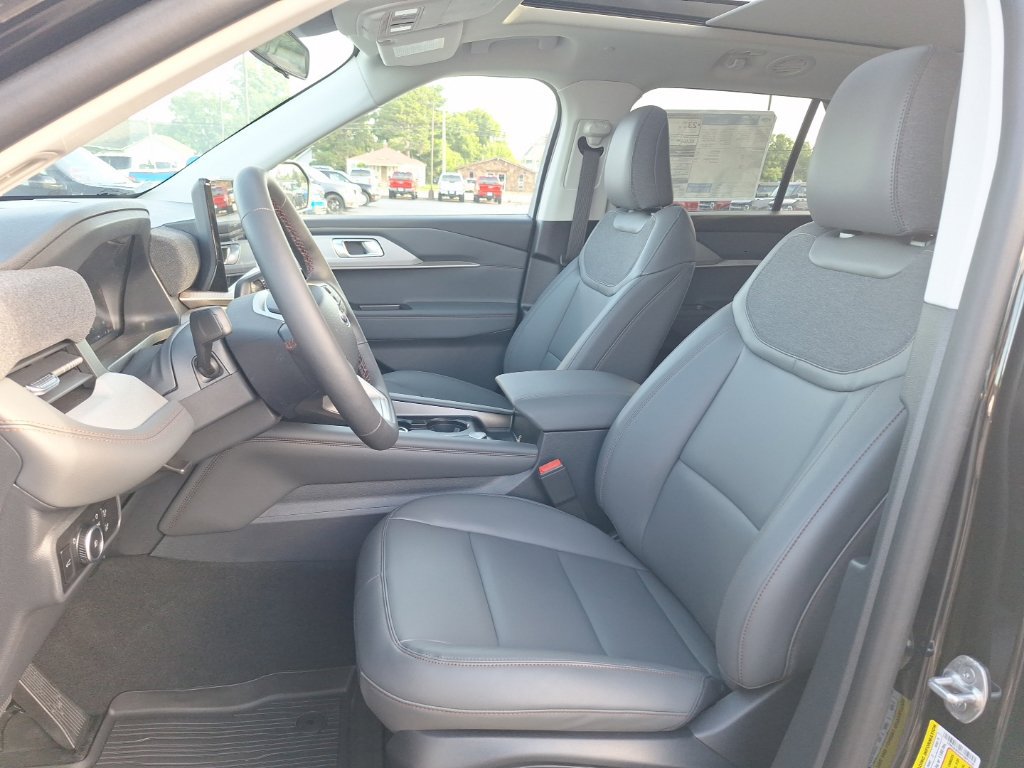 New 2026 Ford Explorer Active w/ Active Comfort Package AWD/4WD image 4