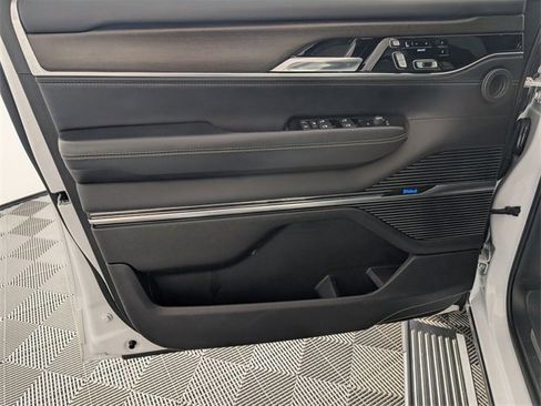 Used 2022 Jeep Grand Wagoneer Series I image 10