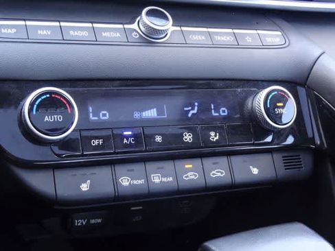 Used 2024 Hyundai Elantra Limited FWD image 43