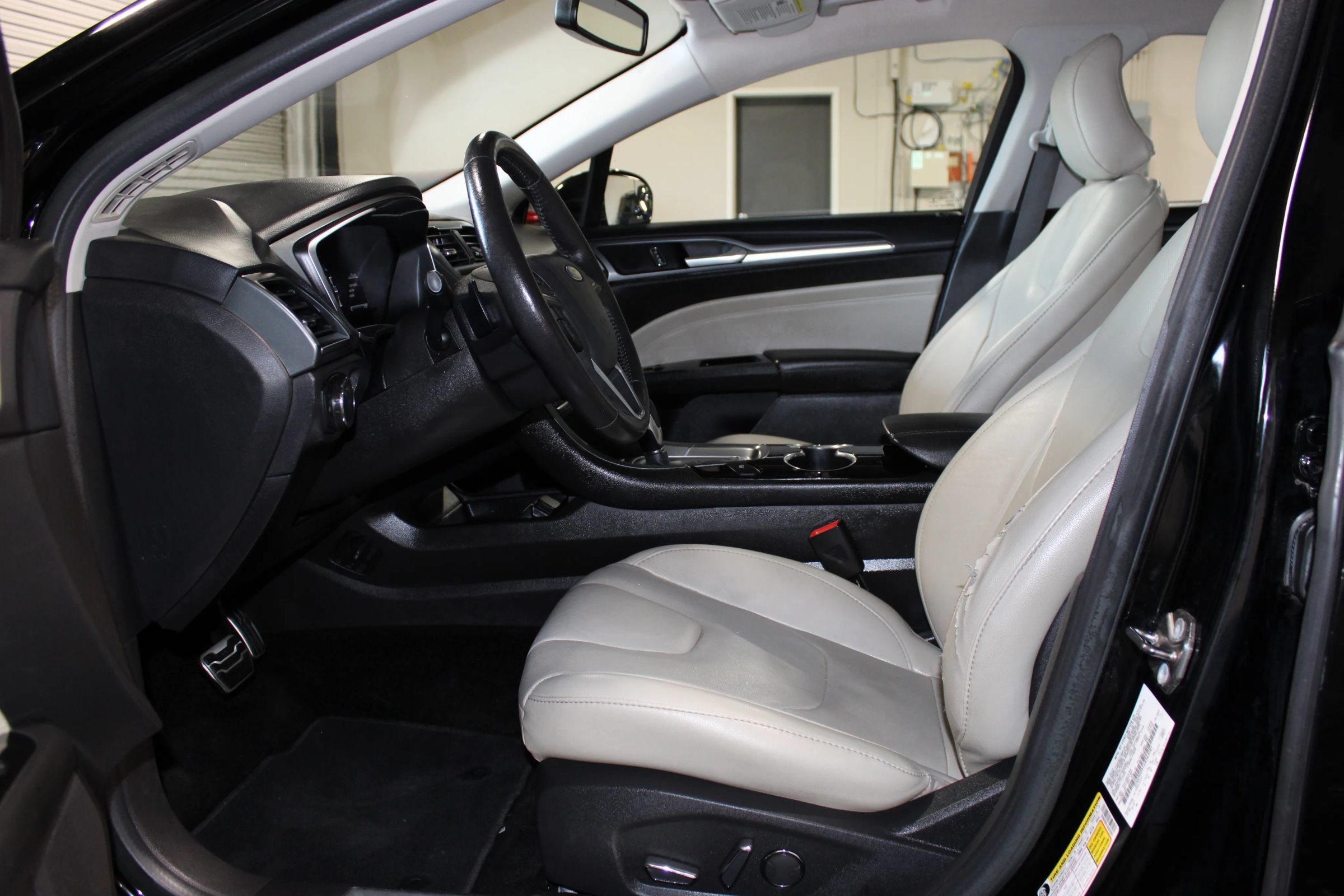 Used 2016 Ford Fusion Titanium AWD/4WD image 8
