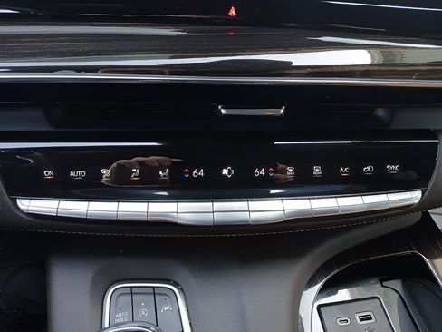 Used 2022 Cadillac Escalade Sport w/ Touring Package AWD/4WD image 17