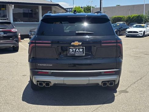 Used 2025 Chevrolet Traverse LT FWD image 6
