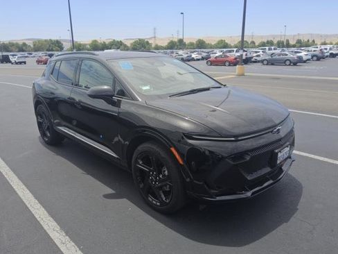Used 2025 Chevrolet Equinox EV RS FWD image 19