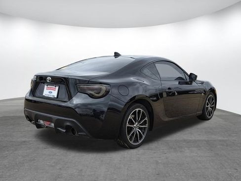 Used 2018 Toyota 86 image 4