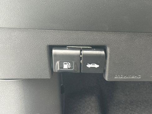 New 2025 Nissan Versa SV w/ Trunk Package image 30