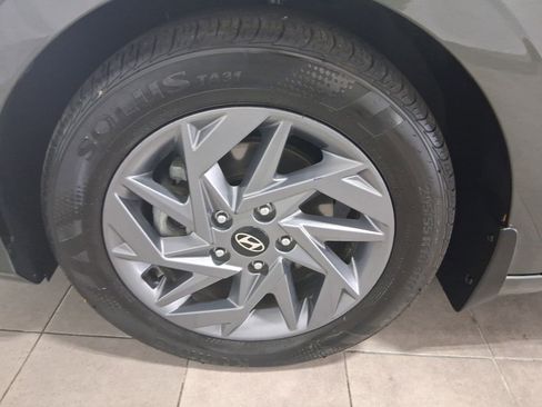 Used 2024 Hyundai Elantra Blue image 12