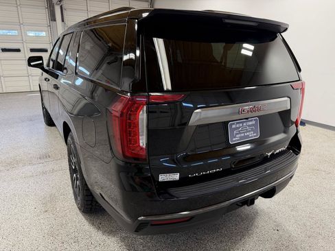 Used 2021 GMC Yukon XL AT4 w/ AT4 Premium Plus Package AWD/4WD image 9