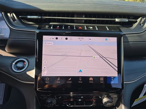 New 2025 Jeep Grand Cherokee Limited w/ Black Appearance Package image 24