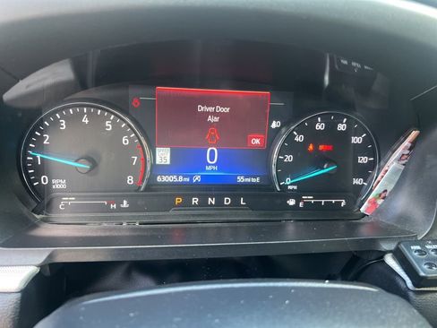 Used 2021 Ford Explorer XLT w/ Equipment Group 202A image 4