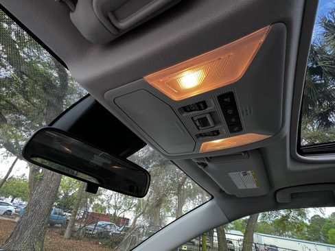 Used 2019 Toyota RAV4 XLE Premium image 30