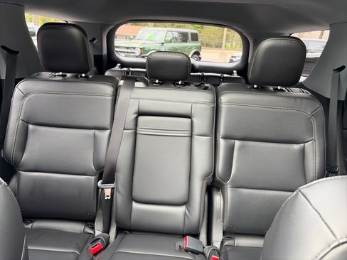 Used 2022 Ford Explorer XLT AWD/4WD image 19