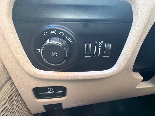 Used 2023 Jeep Grand Cherokee L Limited AWD/4WD image 18