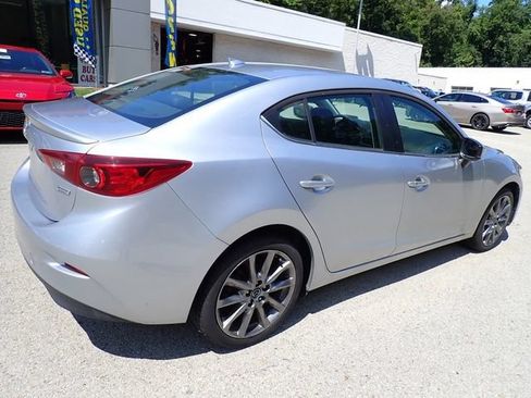 Used 2018 MAZDA MAZDA3 Touring FWD image 3