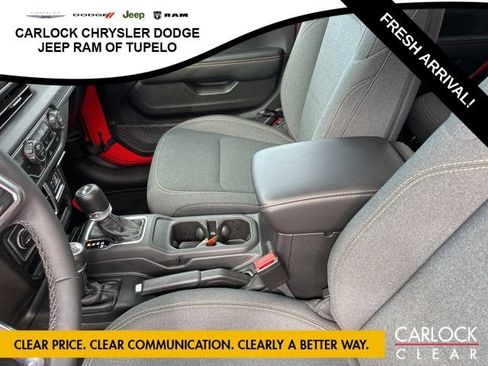 Used 2025 Jeep Wrangler Sahara image 18