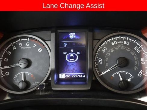 Used 2016 Toyota Tacoma TRD Off-Road w/ Premium & Technology Package AWD/4WD image 19