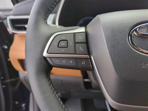 New 2026 Toyota Highlander Platinum image 17