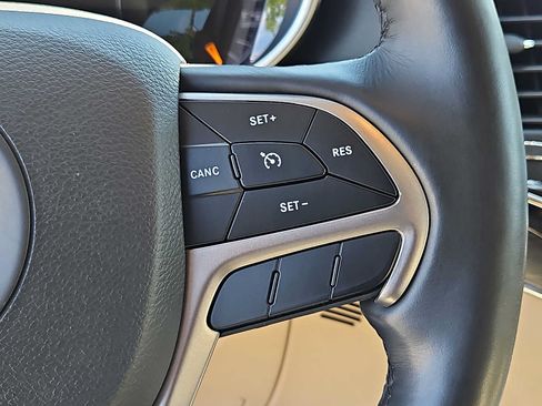Used 2021 Jeep Grand Cherokee Limited w/ Premium Lighting Group AWD/4WD image 23