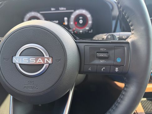 Used 2024 Nissan Pathfinder Platinum FWD image 19