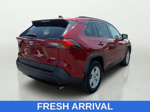 Used 2021 Toyota RAV4 XLE w/ Convenience Package FWD image 7