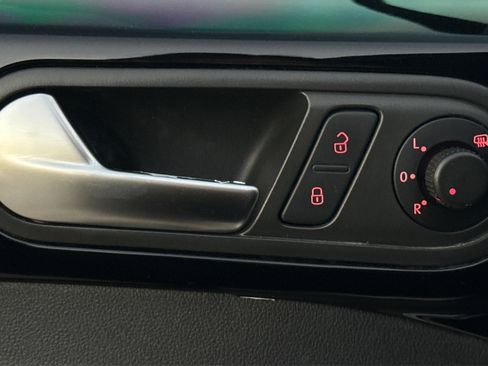 Used 2013 Volkswagen Beetle 2.0T image 38