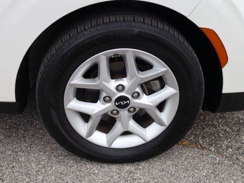 Certified 2023 Kia Soul LX w/ LX Technology Package image 14