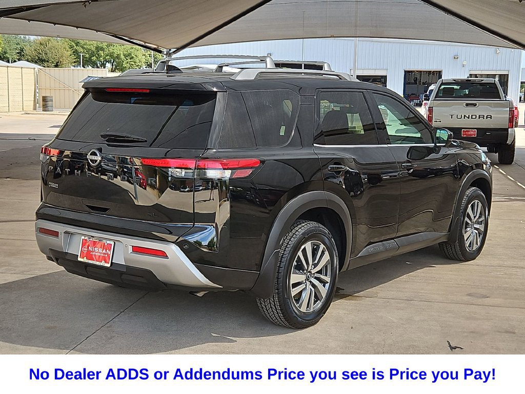 Used 2023 Nissan Pathfinder SL w/ Black Appearance Package FWD image 11