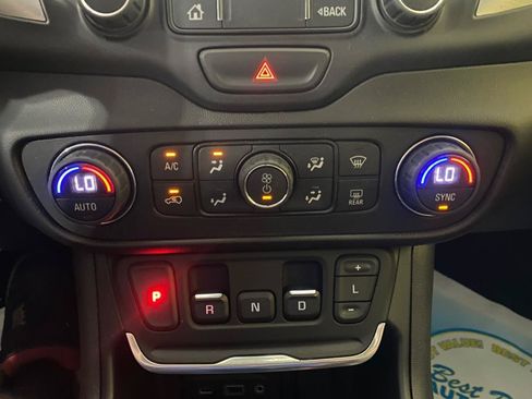 Used 2019 GMC Terrain SLT AWD/4WD image 15