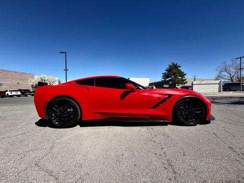 Used 2019 Chevrolet Corvette Stingray Coupe w/ Carbon Flash Badge Package RWD image 5