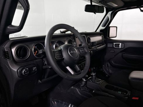 Used 2023 Jeep Gladiator Sport image 9