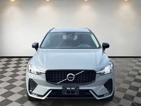 Used 2024 Volvo XC60 B5 Plus image 8