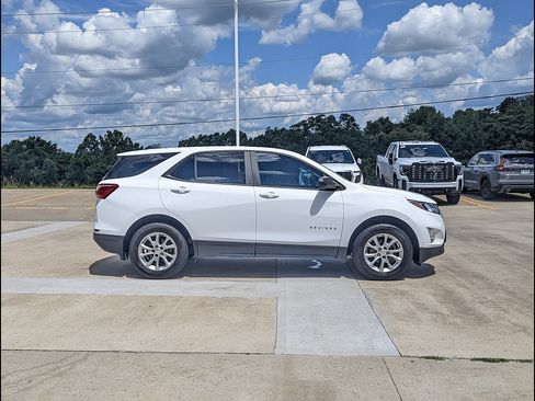 Used 2020 Chevrolet Equinox LS w/ LPO, Cargo Package AWD/4WD image 6
