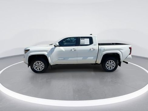 Used 2025 Toyota Tacoma SR5 AWD/4WD image 5