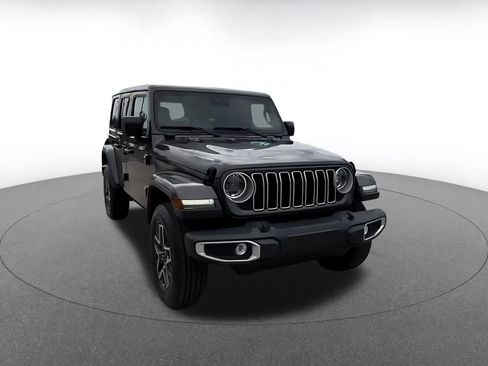 Used 2025 Jeep Wrangler Unlimited Sahara AWD/4WD image 3